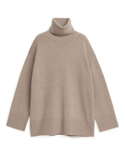 Oversized Cashmere Roll-Neck Jumper - Beige