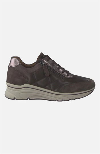 Sneaker med detaljer i mocka