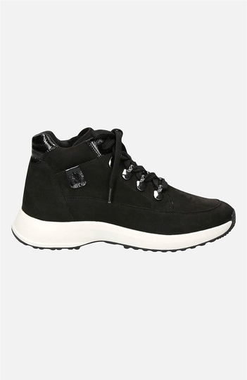 Sneaker i mjuk mocka
