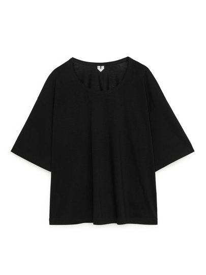 Wide-Fit T-Shirt - Black
